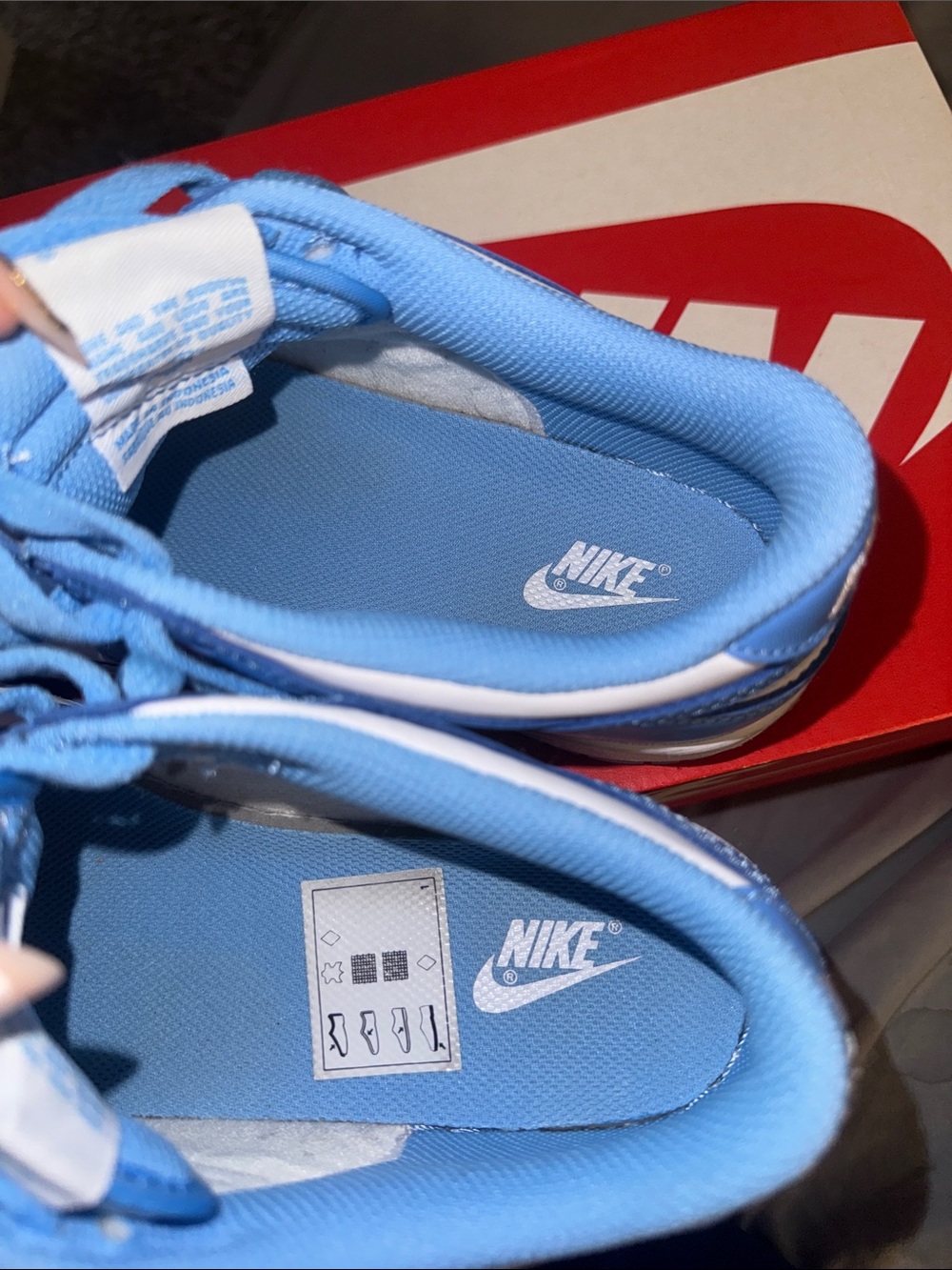 University Blue grade school dunks 5.5Y - Picture 5 of 7